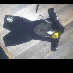 Body Glove wetsuit New Women's Size 3/4  C1